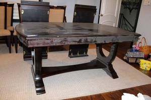 lot 473 image: Havertys Copley Square Dining Table with 2 Leaves