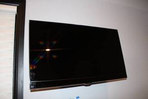 lot 346 image: Samsung 46 Smart TV Model UN46ES7100F with Swing Arm Mount