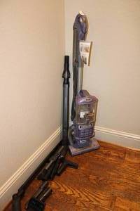 lot 261 image: Shark Vacuum Cleaner Model NV352 26