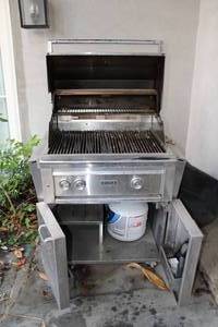lot 579 image: Lynx Outdoor Grill with Cover