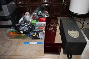 lot 123 image: Wine Boxes, Pourer Sets and Bottle Openers Plus Wine Reserver