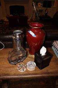 lot 587 image: Porcelain Red Vase,
