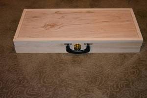 lot 453 image: Portable 14 Gun Display Rack, Folds up into Wooden Carrying Case