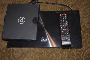 lot 544 image: Samsung Blu-ray 3D Player with Glasses and Remote