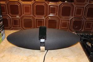 lot 101 image: Bowers and Wilkins Zeppelin Speaker, includes Ipod