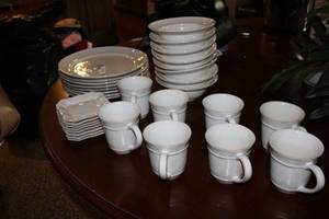 lot 196 image: Pottery Barn Dish Set of 8 Place Settings Plates, Bowls and Mugs