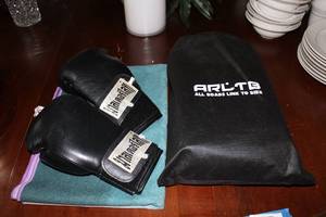 lot 182 image: Workout Boxing Gloves, Exercise Blocks