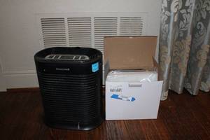 lot 235 image: Honeywell Air Filter with Extra Hepa Filters