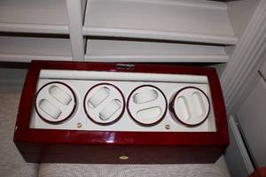 lot 585 image: Diplomat Electric Self Winding Watch Display Case