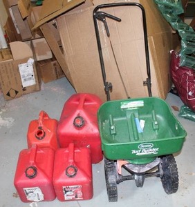 lot 212 image: Scotts Broadcast Spreader and Gas Cans