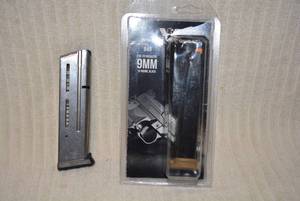 lot 660 image: 2 Clips Wilson Combat cal. 9mm