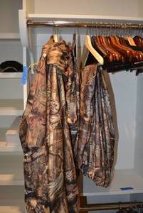lot 663 image: Heavy Camo Hunting Jackets and Pants