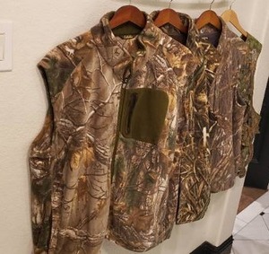 lot 664 image: Columbia and Mossy Oak Thermal Hunting Jackets and Pants