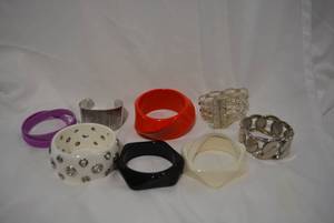 lot 724 image: Selection of acrylic and other bracelets. Generous quantity