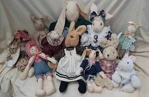lot 234 image: Box o Bunnies
