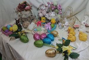 lot 253 image: Easter Decor