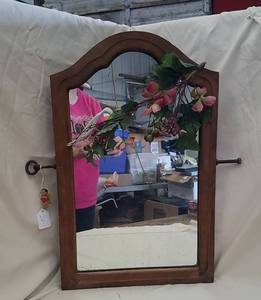 lot 258 image: Vintage Mirror