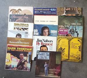 lot 259 image: 14 Vinyl Records