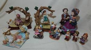 lot 271 image: Resin Figurines
