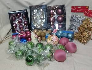 lot 273 image: Assorted Christmas Ornaments