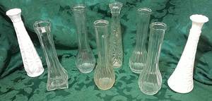 lot 281 image: 8 Glass Bud Vases