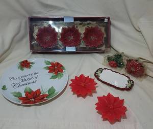 lot 285 image: Poinsettia Decor