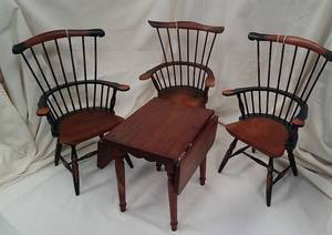 lot 309 image: Doll Furniture