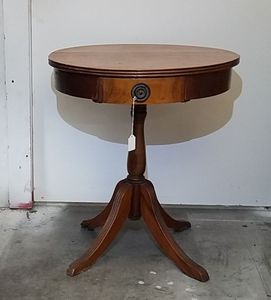 lot 319 image: Round-top Vintage End-Table