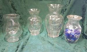 lot 320 image: 4 Glass Vases
