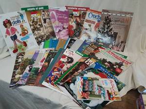 lot 353 image: Generous Quantity of Assorted Craft Books
