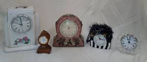 lot 354 image: 5 Desk Clocks