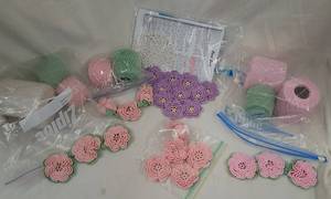 lot 359 image: Crocheted Flowers w Crochet Thread &amp Pattern
