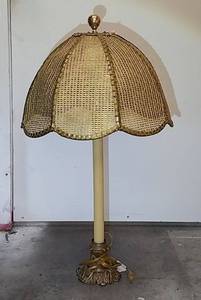 lot 362 image: Vintage Table Lamp
