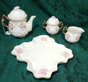 lot 384 image: Porcelain Tea Set