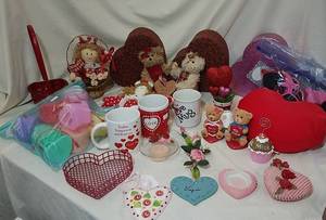 lot 385 image: Assorted Valentines Items