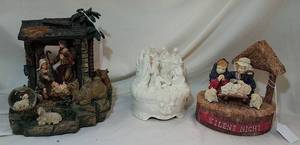 lot 389 image: 3 Nativity Music Boxes
