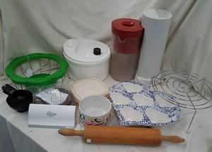 lot 396 image: Kitchen Items