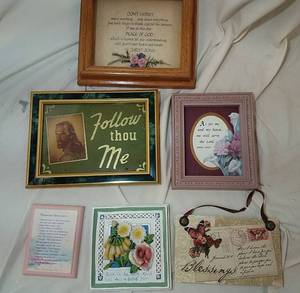lot 400 image: Small Christian Art Decor