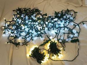 lot 407 image: 4 Strings of Christmas Lights