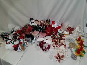 lot 410 image: Novelty Christmas Ornaments