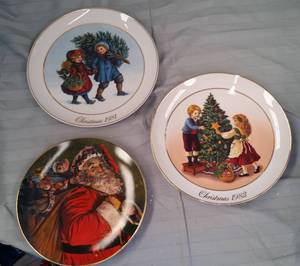 lot 215 image: 3 Avon Collectible Christmas Plates