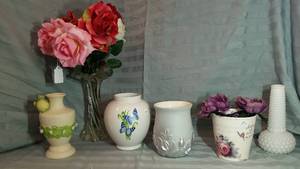 lot 218 image: Vases