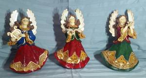 lot 220 image: 3 Angels resin with metal wings