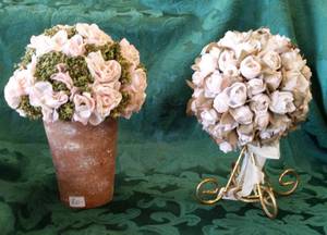 lot 221 image: 2 Rose arangements