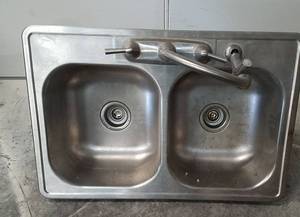 lot 299 image: Stainless Steel 2 Bowl Kitchen Sink
