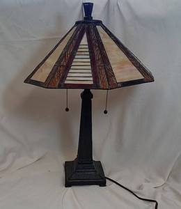 lot 207 image: Vintage-Look Table Lamp