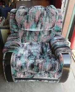 lot 209 image: Vintage Cushioned Chair