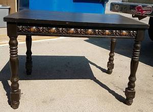 lot 413 image: Wooden End Table
