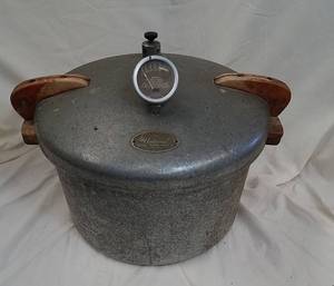 lot 415 image: Vintage Pressure Cooker