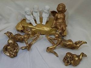 lot 418 image: Cherub Figurines